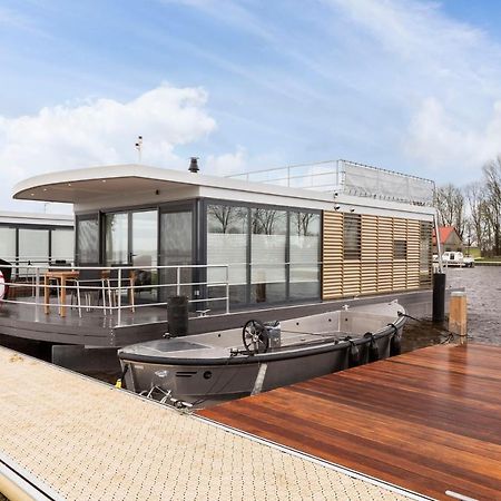 Welcome In - Houseboat 'Elysium' Met Eigen Aanlegsteiger Sneek - Offingawier Exteriör bild