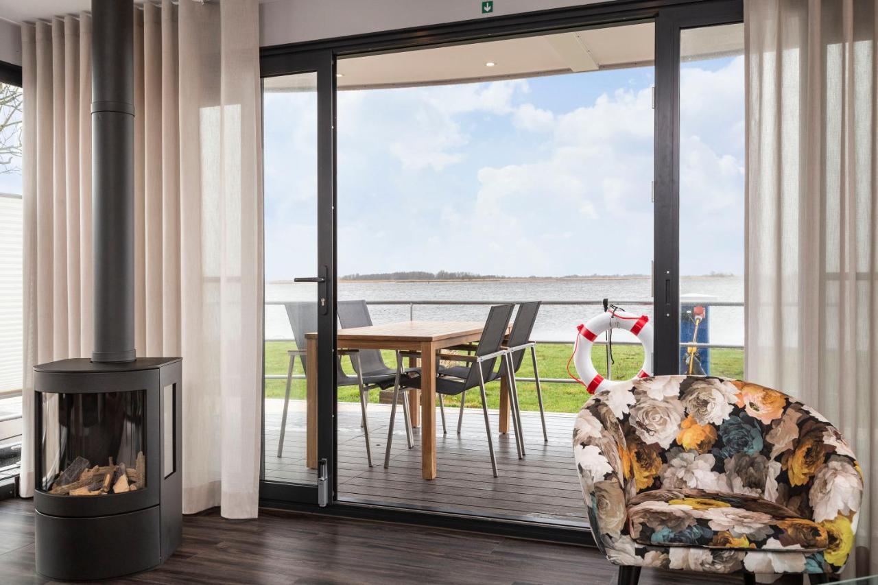 Welcome In - Houseboat 'Elysium' Met Eigen Aanlegsteiger Sneek - Offingawier Exteriör bild