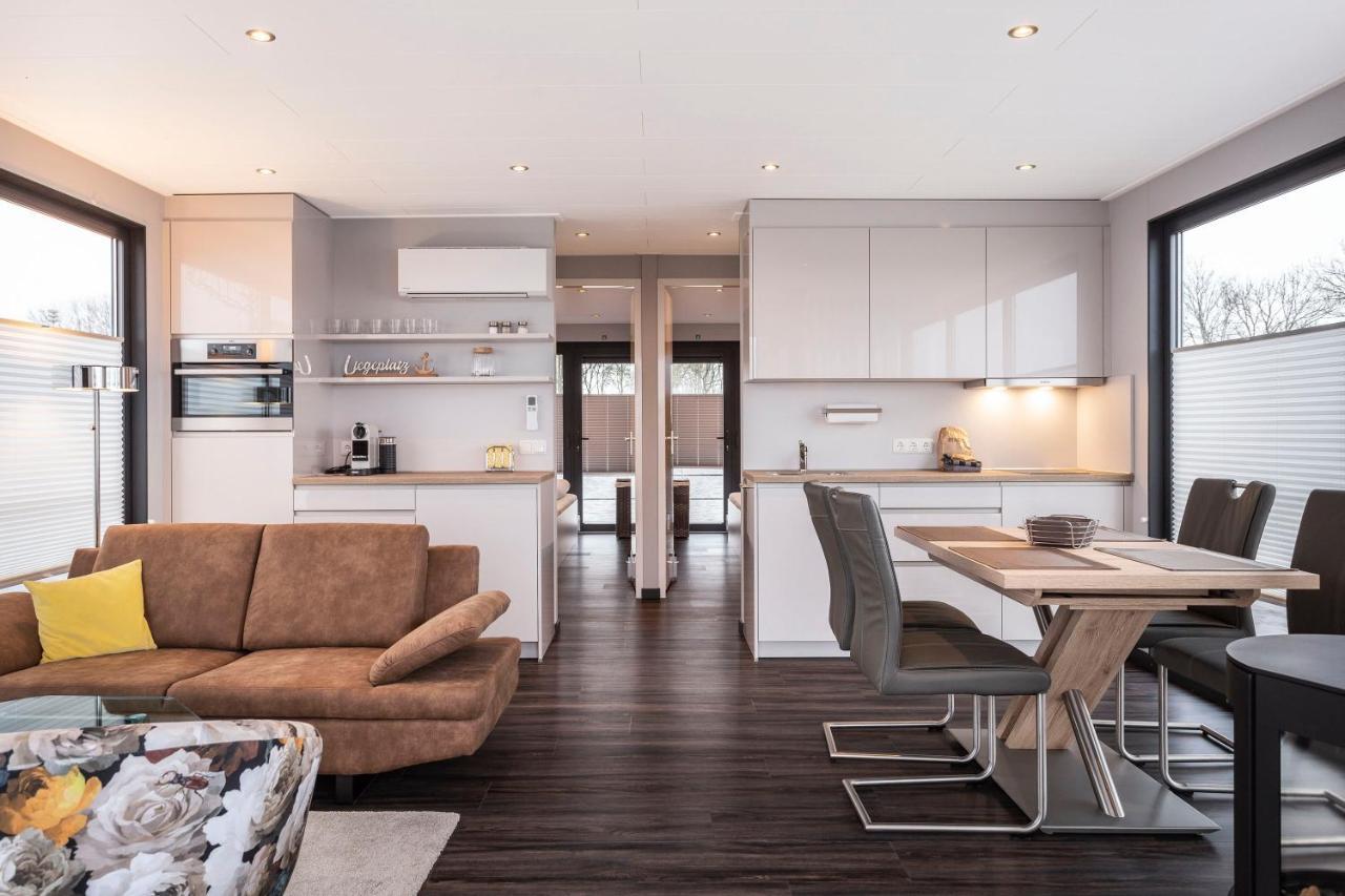 Welcome In - Houseboat 'Elysium' Met Eigen Aanlegsteiger Sneek - Offingawier Exteriör bild
