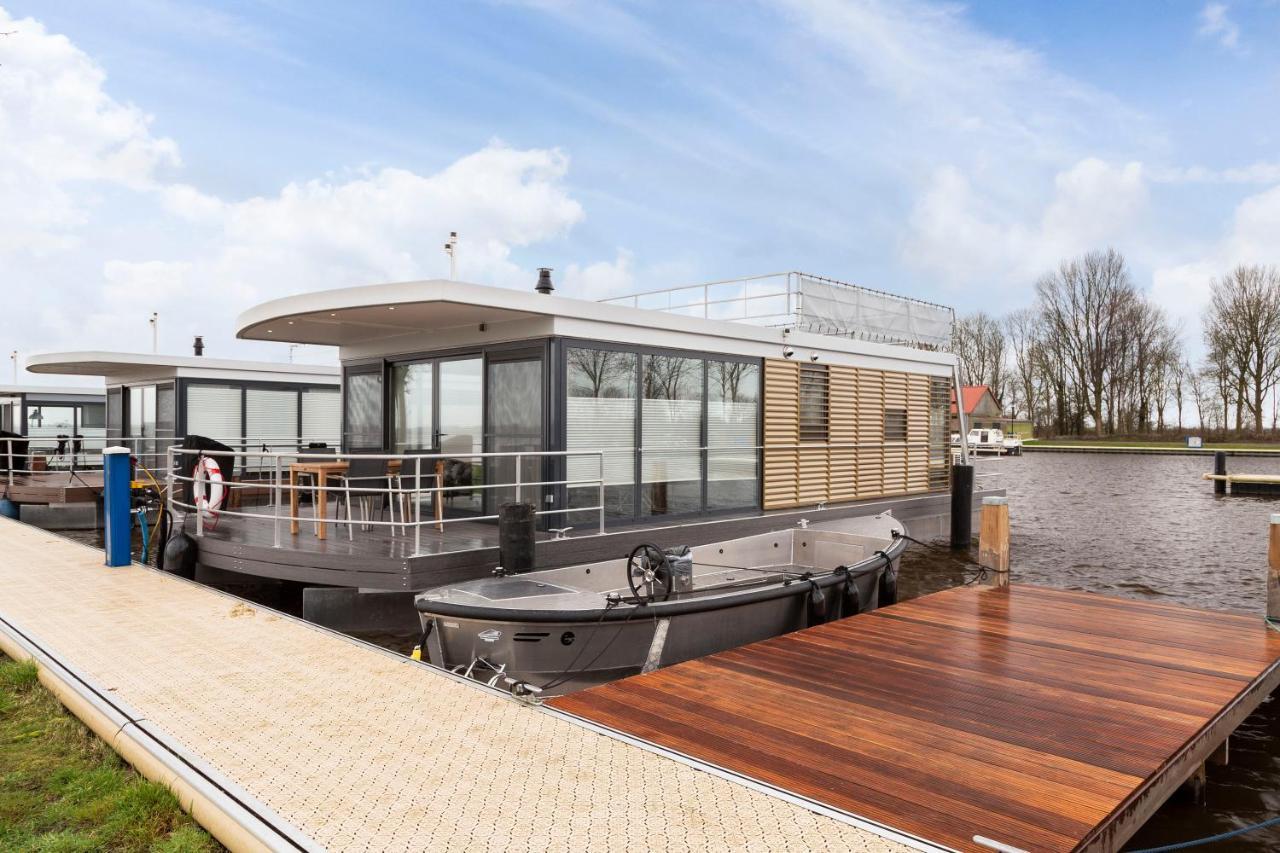 Welcome In - Houseboat 'Elysium' Met Eigen Aanlegsteiger Sneek - Offingawier Exteriör bild