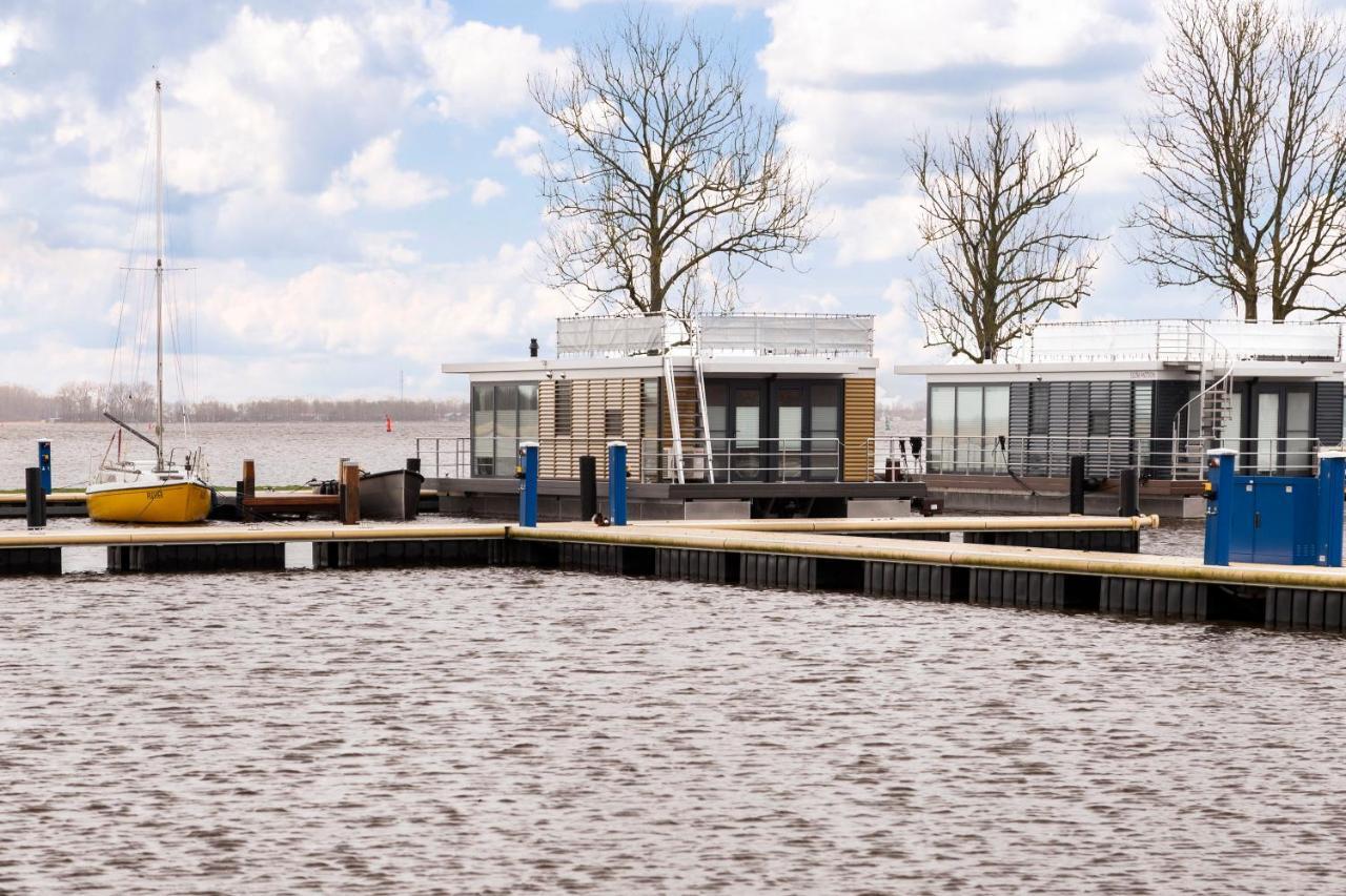Welcome In - Houseboat 'Elysium' Met Eigen Aanlegsteiger Sneek - Offingawier Exteriör bild