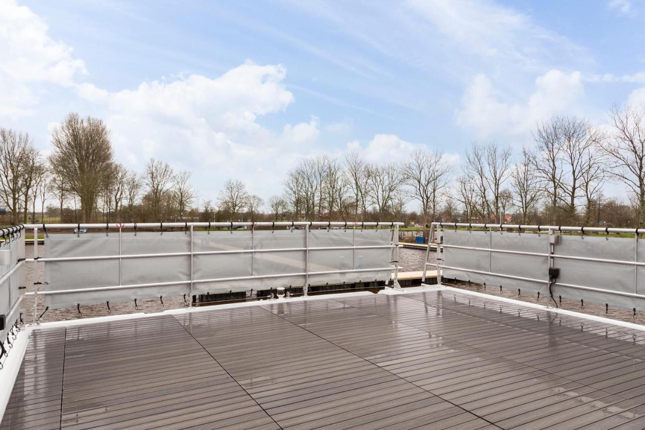 Welcome In - Houseboat 'Elysium' Met Eigen Aanlegsteiger Sneek - Offingawier Exteriör bild