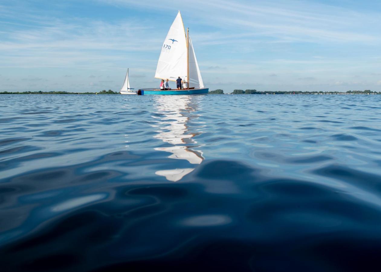 Welcome In - Houseboat 'Elysium' Met Eigen Aanlegsteiger Sneek - Offingawier Exteriör bild