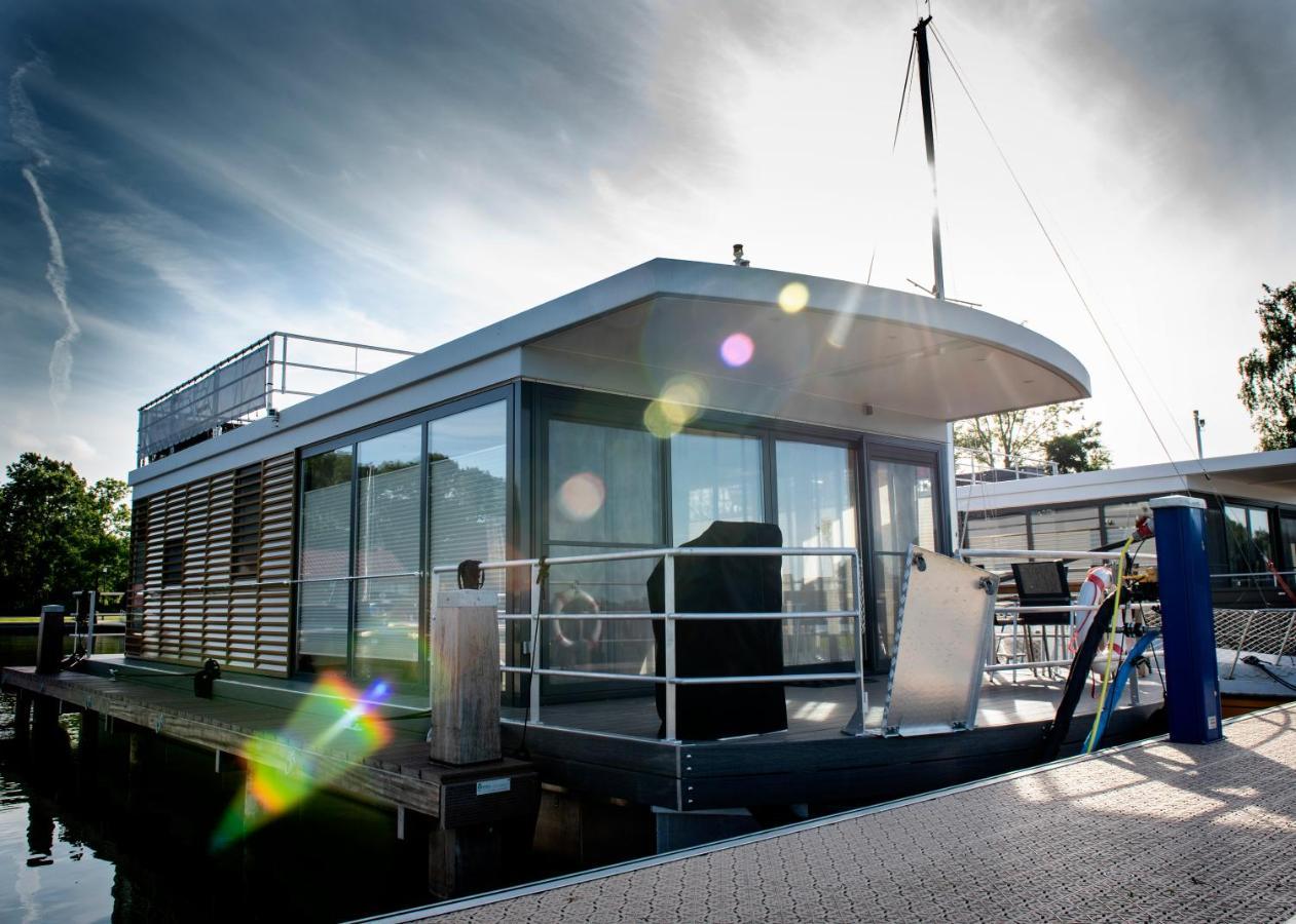 Welcome In - Houseboat 'Elysium' Met Eigen Aanlegsteiger Sneek - Offingawier Exteriör bild