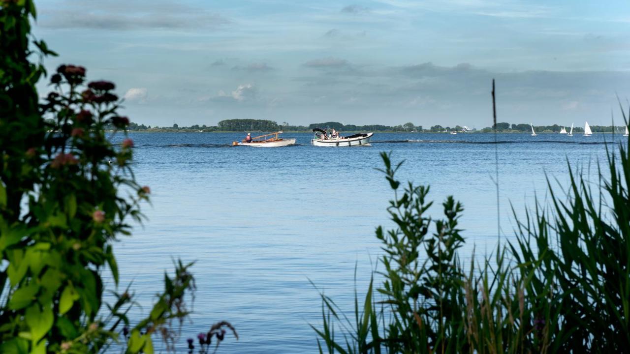 Welcome In - Houseboat 'Elysium' Met Eigen Aanlegsteiger Sneek - Offingawier Exteriör bild