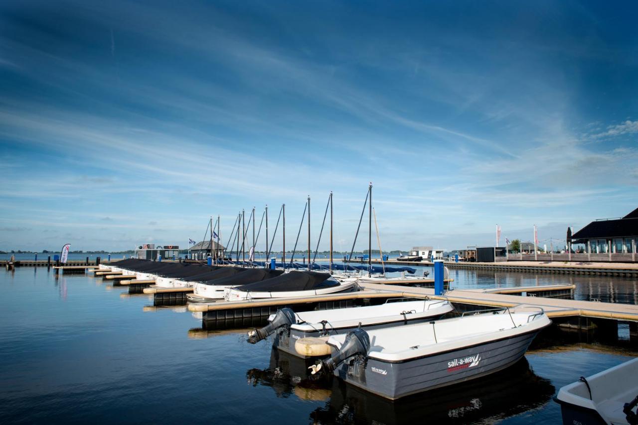 Welcome In - Houseboat 'Elysium' Met Eigen Aanlegsteiger Sneek - Offingawier Exteriör bild